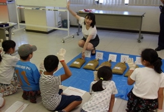 横浜市教育委員会が主催する夏休みの小学生 中学生向け体験学習 子どもアドベンチャー に参加 全国銀行金融教育活動map 一般社団法人 全国銀行協会